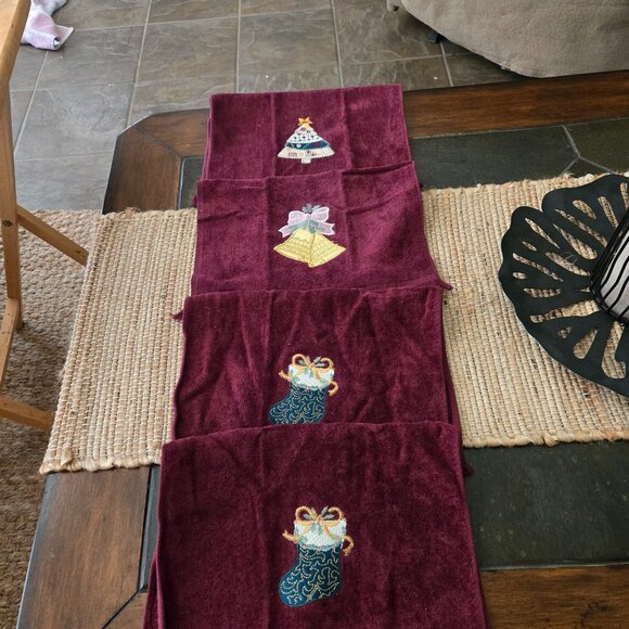 Multiple Sets of Christmas Hand Towels - Picture 1 of 7